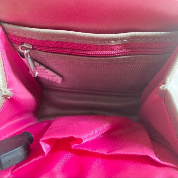 Travelon Pearl Taupe Leather Travel Convertible Adjustable Crossbody Bag - Picture 9 of 10